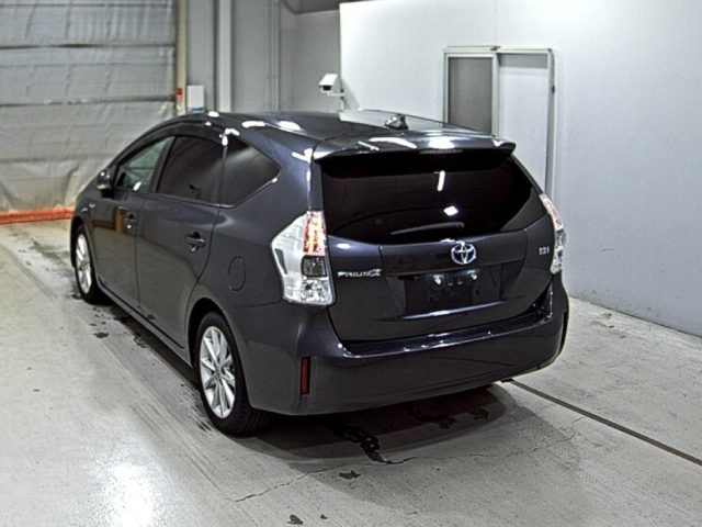 TOYOTA PRIUS ALPHA 2013
