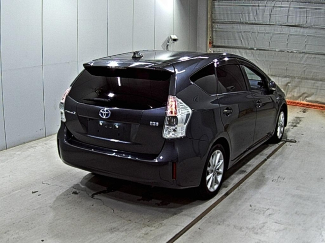 TOYOTA PRIUS ALPHA 2013