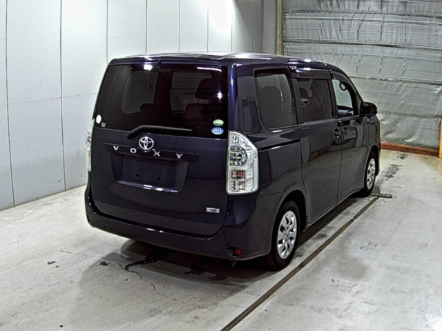 TOYOTA VOXY 2013