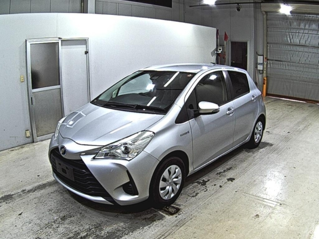 TOYOTA VITZ 2019