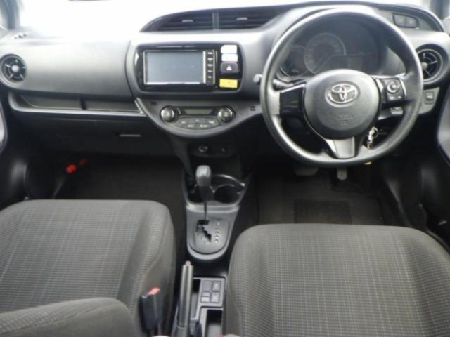 TOYOTA VITZ 2019