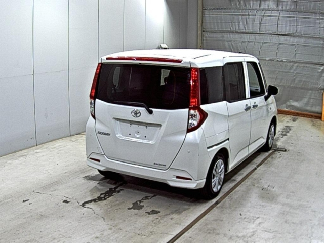 TOYOTA ROOMY 2022