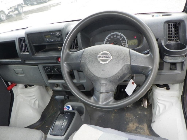 NISSAN CLIPPER TRUCK 2010