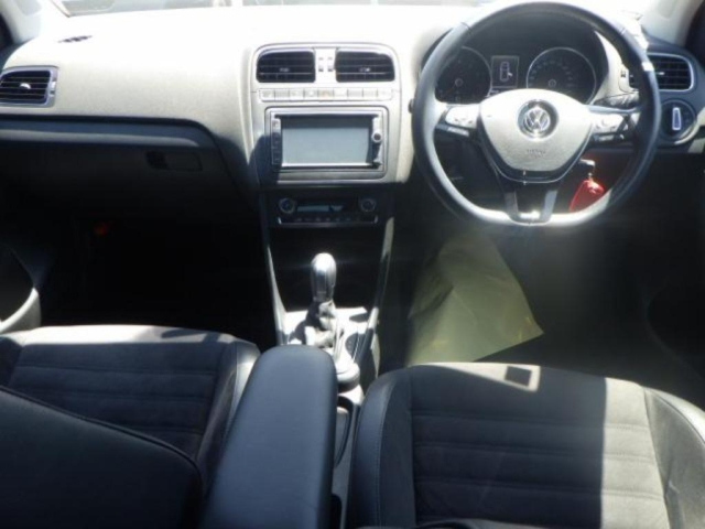 VOLKSWAGEN POLO 2016