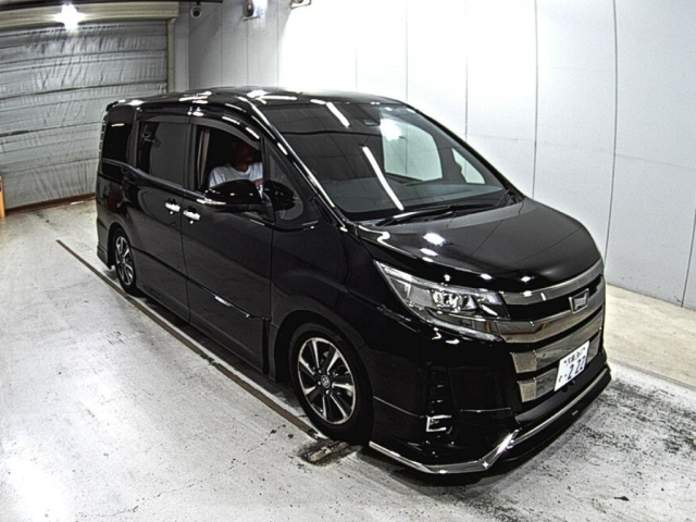 TOYOTA NOAH 2019