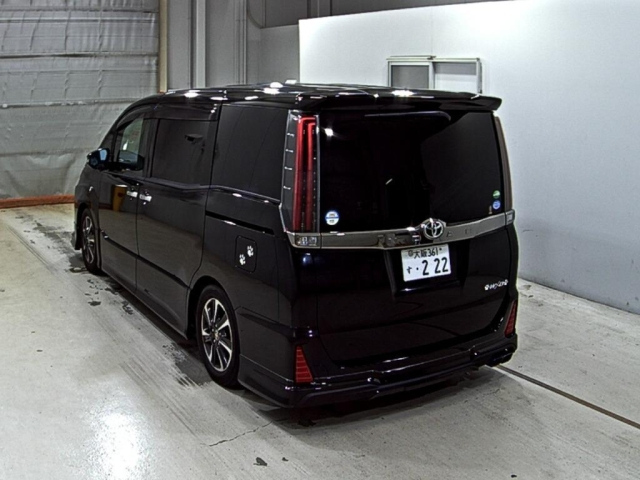 TOYOTA NOAH 2019