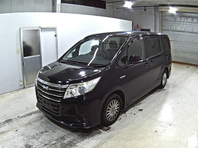 TOYOTA NOAH 2014