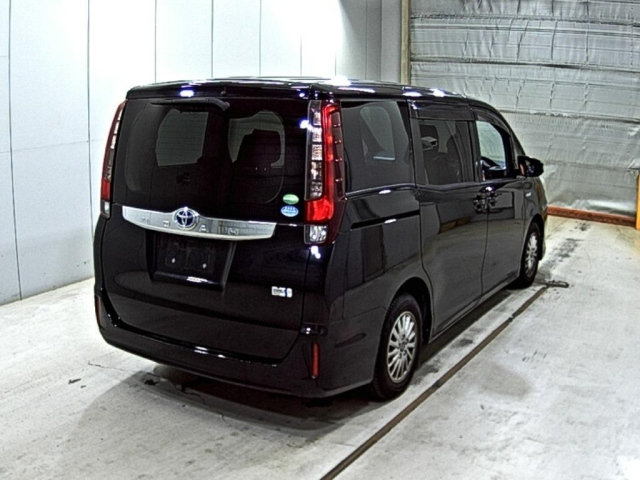 TOYOTA NOAH 2014