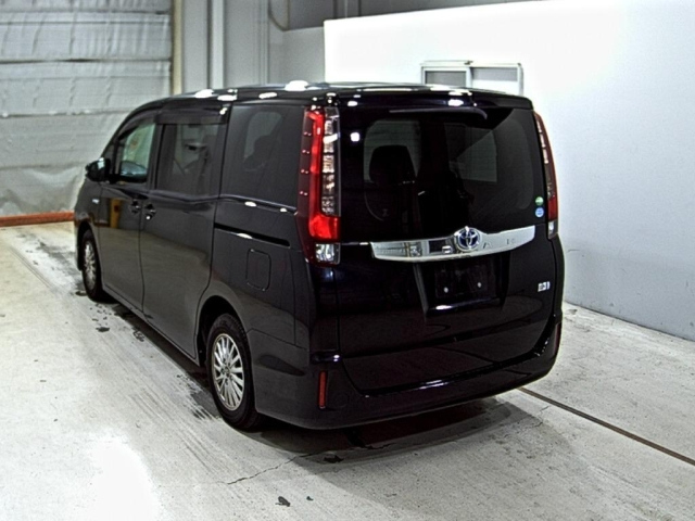TOYOTA NOAH 2014