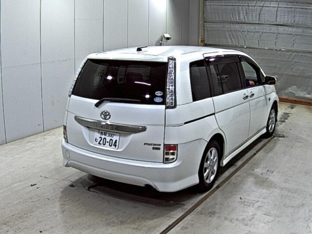 TOYOTA ISIS 2011