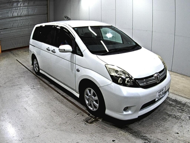 TOYOTA ISIS 2011