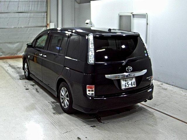 TOYOTA ISIS 2013