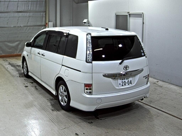 TOYOTA ISIS 2011