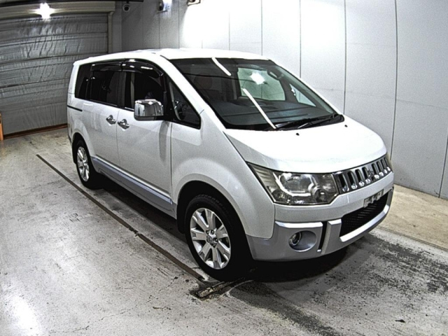 MITSUBISHI DELICA D5 2013