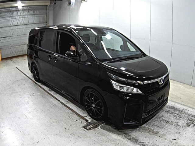 TOYOTA VOXY 2017