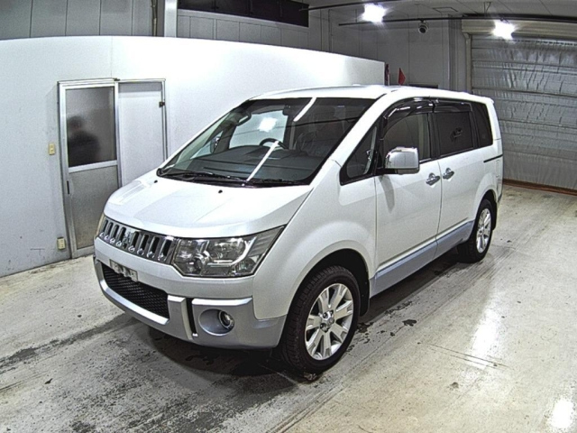 MITSUBISHI DELICA D5 2013