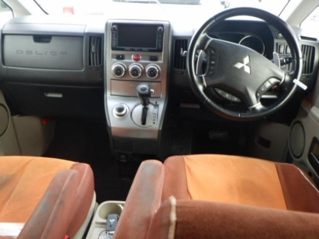 MITSUBISHI DELICA D5 2013