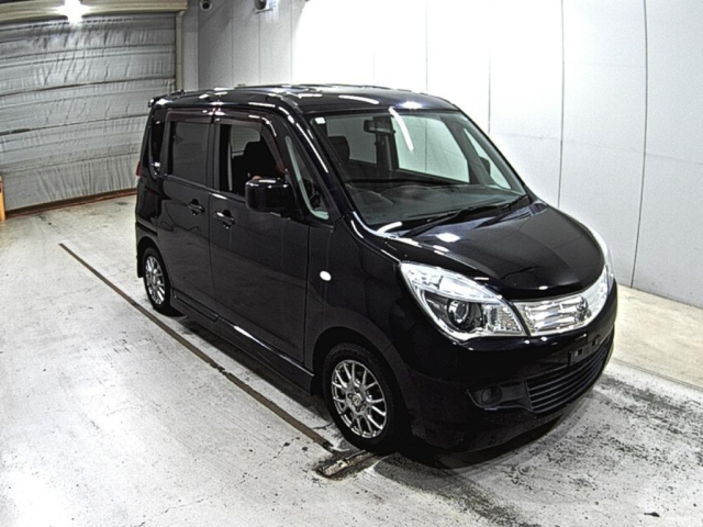 MITSUBISHI DELICA D2 2011