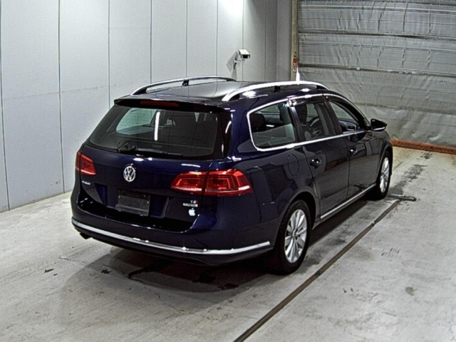 VOLKSWAGEN PASSAT VARIANT 2013