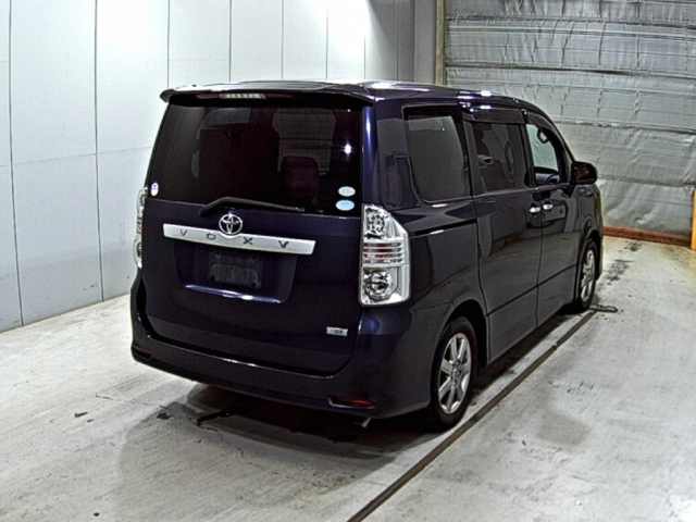 TOYOTA VOXY 2012