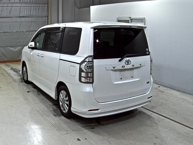 TOYOTA VOXY 2011