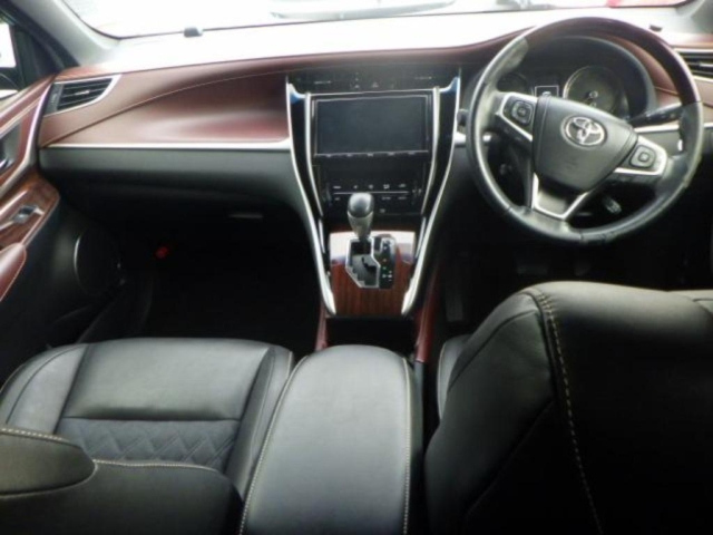 TOYOTA HARRIER 2017