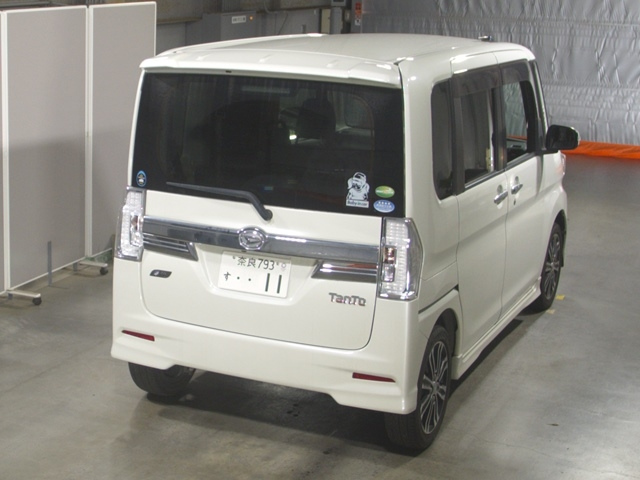 DAIHATSU TANTO 2015