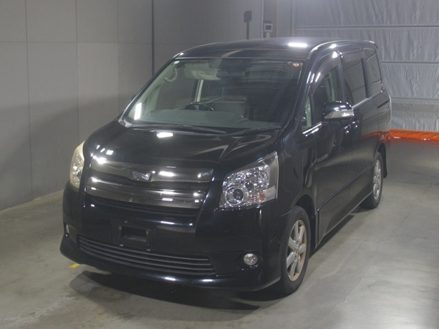 TOYOTA NOAH 2008