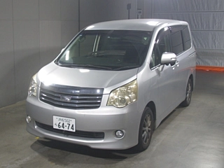 TOYOTA NOAH 2011