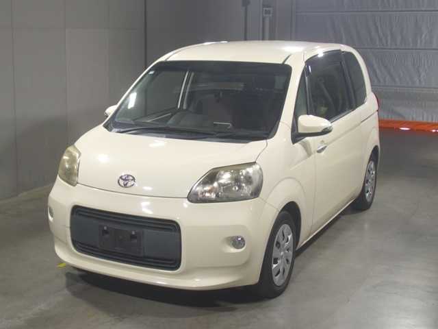 TOYOTA PORTE 2012