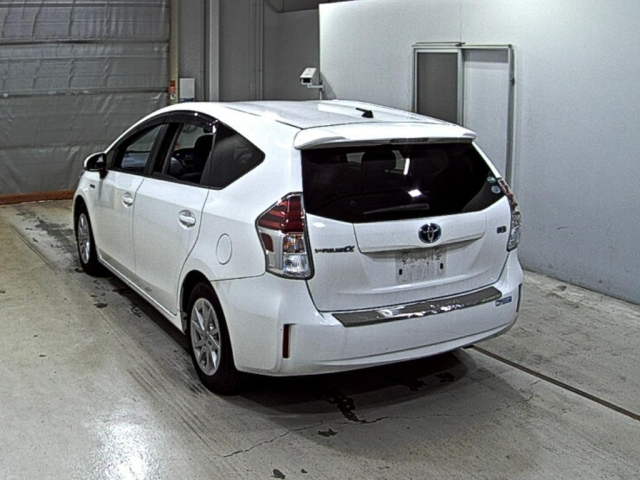 TOYOTA PRIUS ALPHA 2017