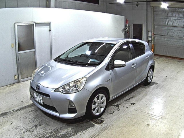 TOYOTA AQUA 2013