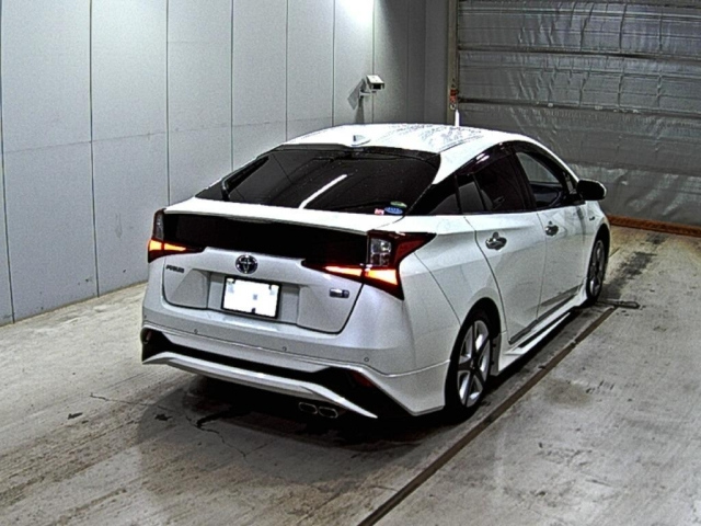 TOYOTA PRIUS 2019