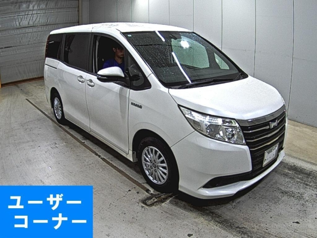 TOYOTA NOAH 2014