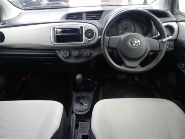 TOYOTA VITZ 2012