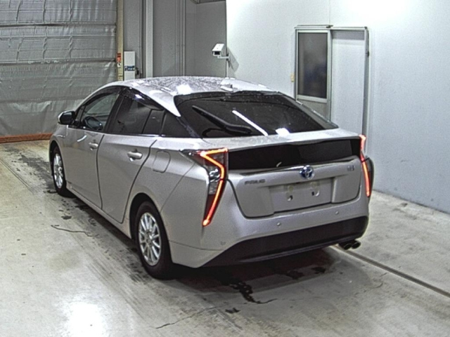 TOYOTA PRIUS 2016