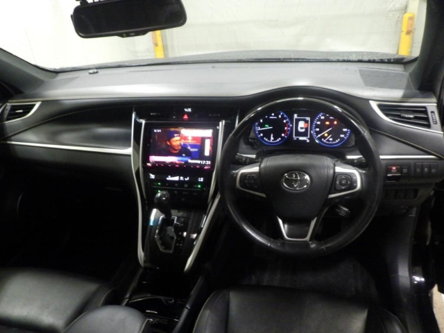 TOYOTA HARRIER 2018