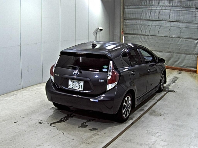 TOYOTA AQUA 2015