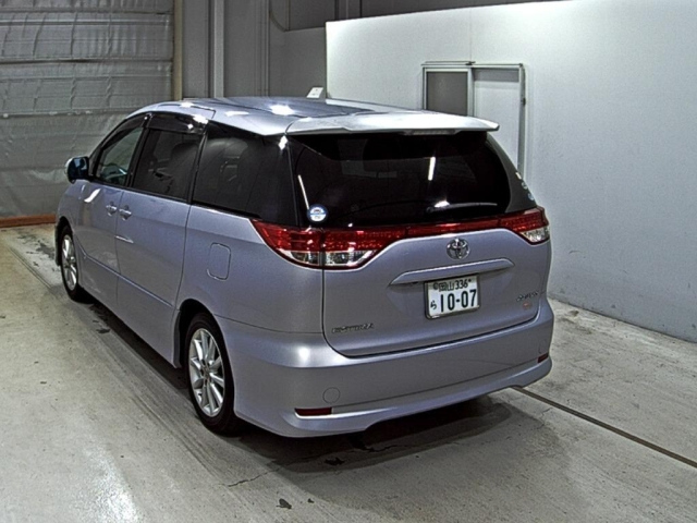 TOYOTA ESTIMA 2010