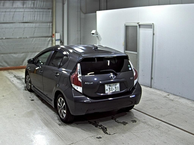 TOYOTA AQUA 2015