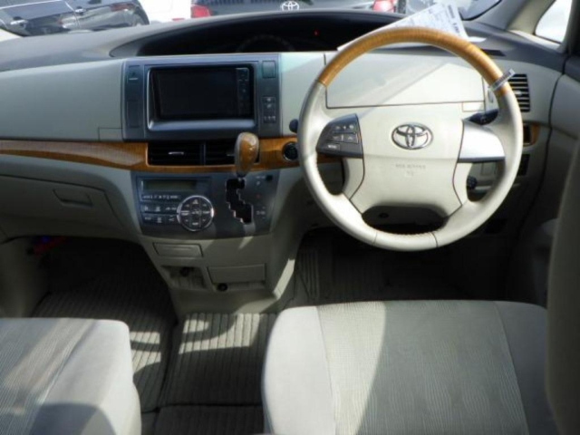 TOYOTA ESTIMA 2010
