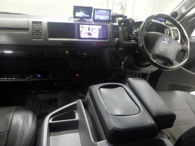 TOYOTA HIACE 2009