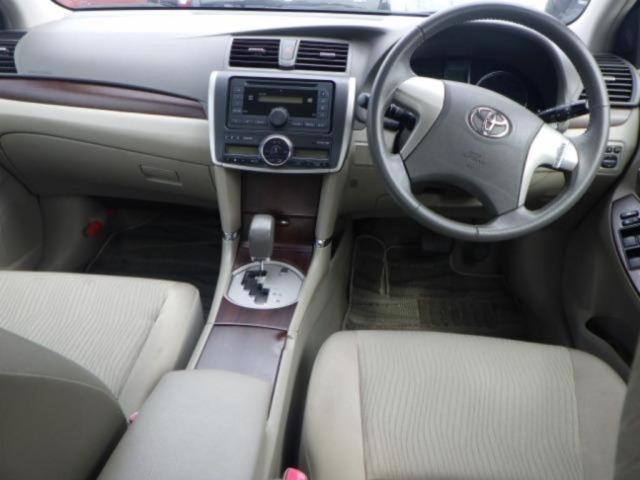 TOYOTA PREMIO 2011