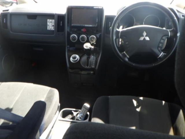 MITSUBISHI DELICA D5 2012