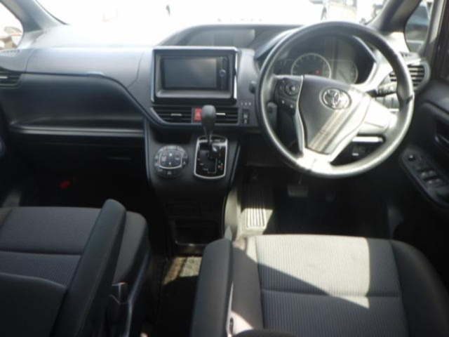 TOYOTA NOAH 2014