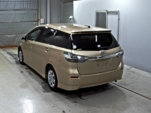 TOYOTA WISH 2014
