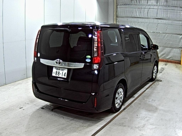 TOYOTA NOAH 2014
