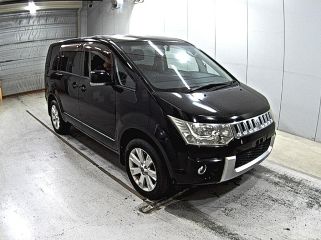 MITSUBISHI DELICA D5 2012