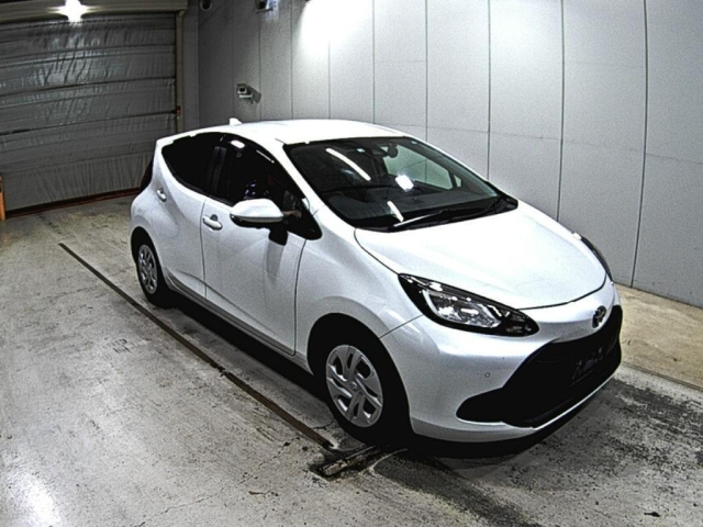 TOYOTA AQUA 2022
