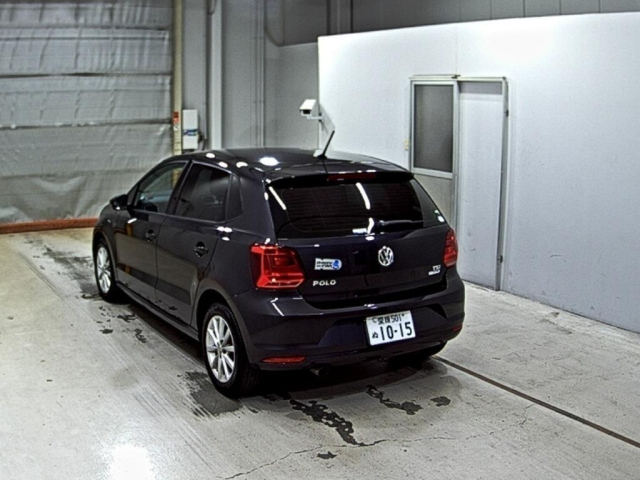 VOLKSWAGEN POLO 2015
